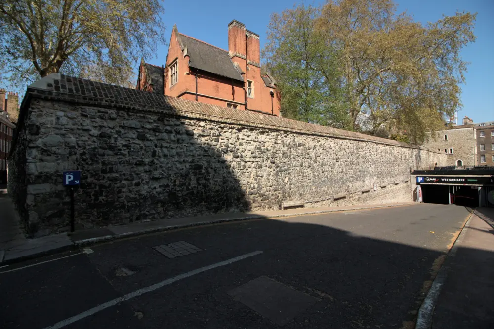 Foto de Muro del recinto de Abbey - Historic England / Charles Watson