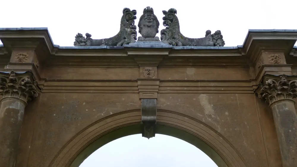 Foto de Puerta de entrada en el eje al oeste de Charlton House - Historic England