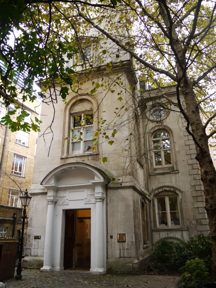 Foto de Torre de la antigua iglesia de St Olave - Historic England / David Lovell