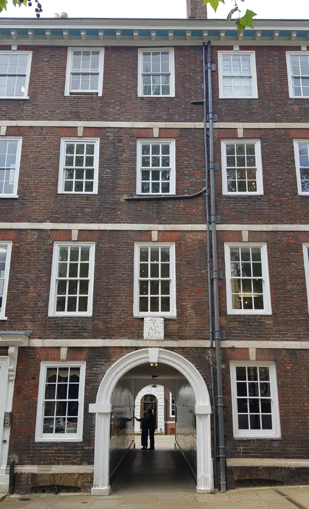 Foto de 2 y 3, Essex Court EC4 - Historic England