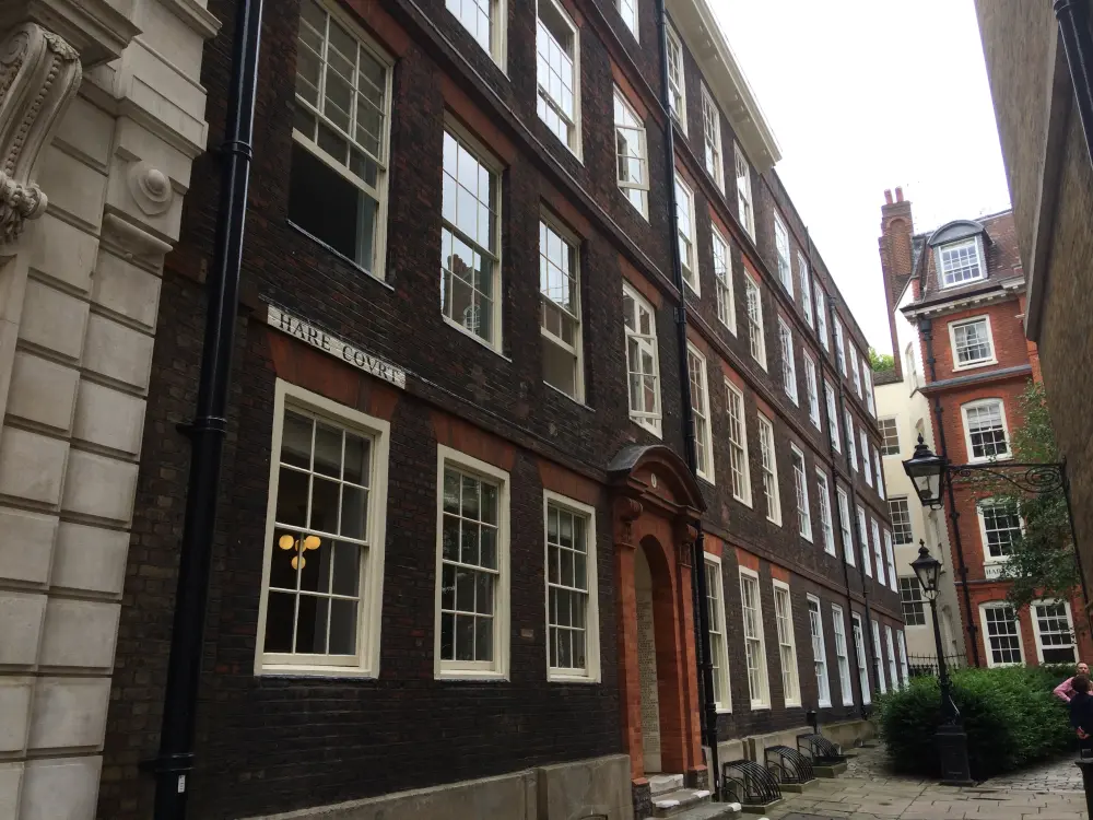 Foto de 1, Hare Court EC4 - Historic England