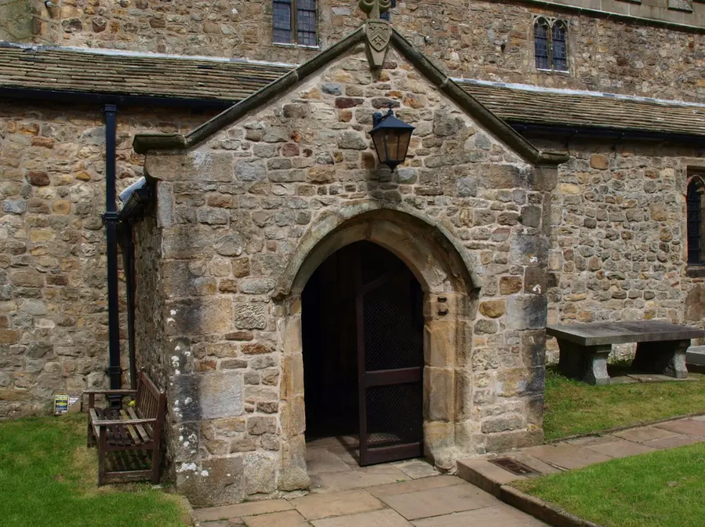 Foto de Iglesia de San Pedro y San Pablo - Historic England / Paul Adams