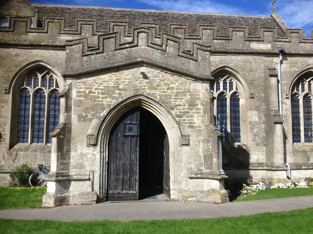 Foto de Iglesia de San Miguel y todos los ángeles - Historic England / Paul Adams