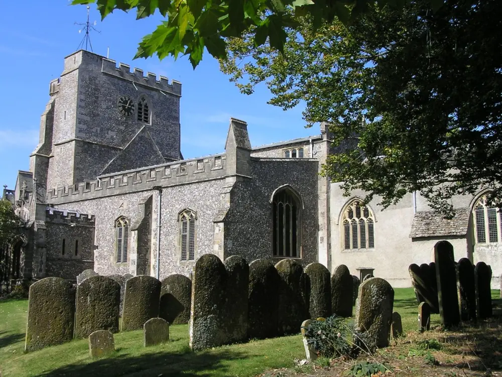 Foto de Iglesia de la Santa Cruz - Historic England / Paul Adams