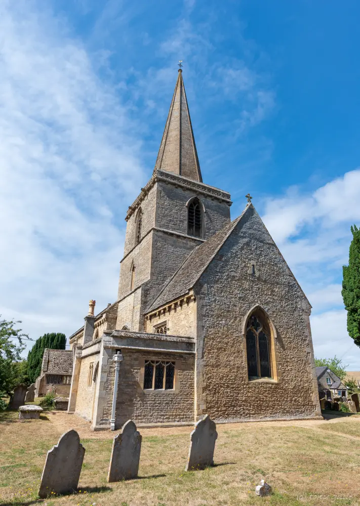 Foto de Iglesia de San Pedro - Historic England