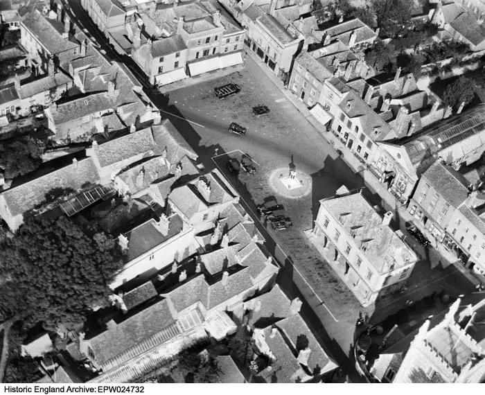 Foto de Ayuntamiento - Historic England / Historic England Archive