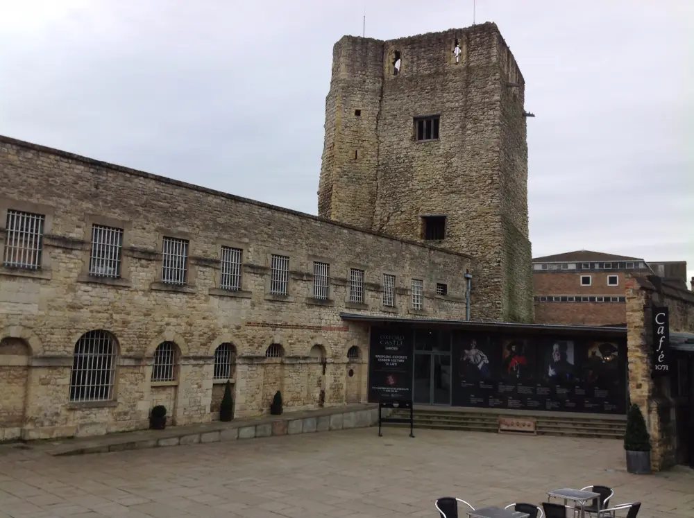 Foto de Torre St Georges, Capilla St Georges Crypt y D Ala, incluida la Torre de deudores - Historic England / David Lovell