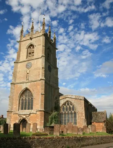 Foto de Iglesia de San Pedro - Historic England