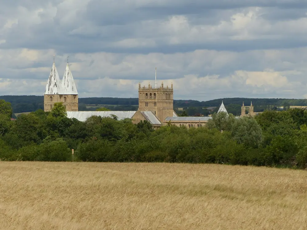 Foto von Minster Church of St. Mary die Jungfrau mit angeschlossenem Kapitelhaus - Historic England / Alan Murray-Rust