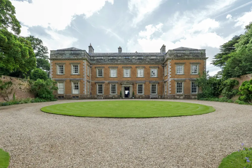Foto von Farnborough Hall - Historic England / Selwyn Ray