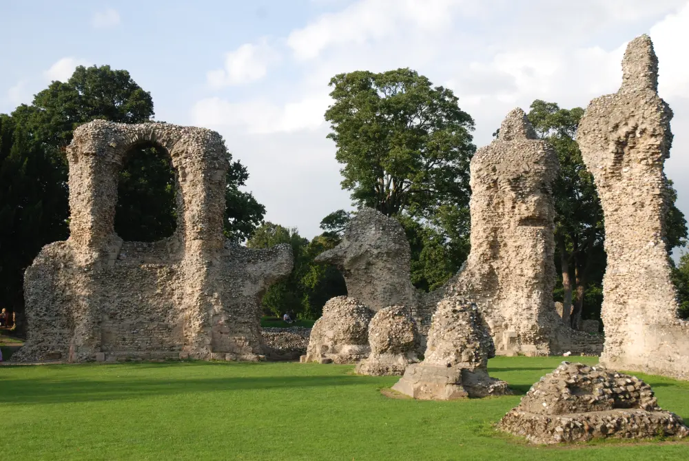 Foto von Ruinen der Abbey Church of St. Edmund - Historic England / Brian Mawdsley