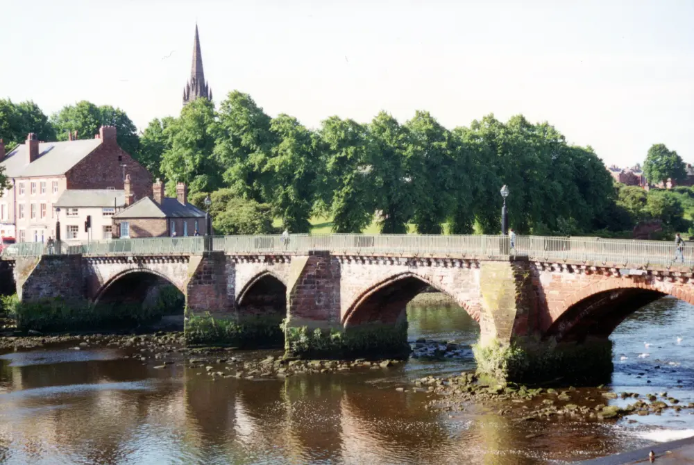 Photo de Old Dee Bridge - Historic England