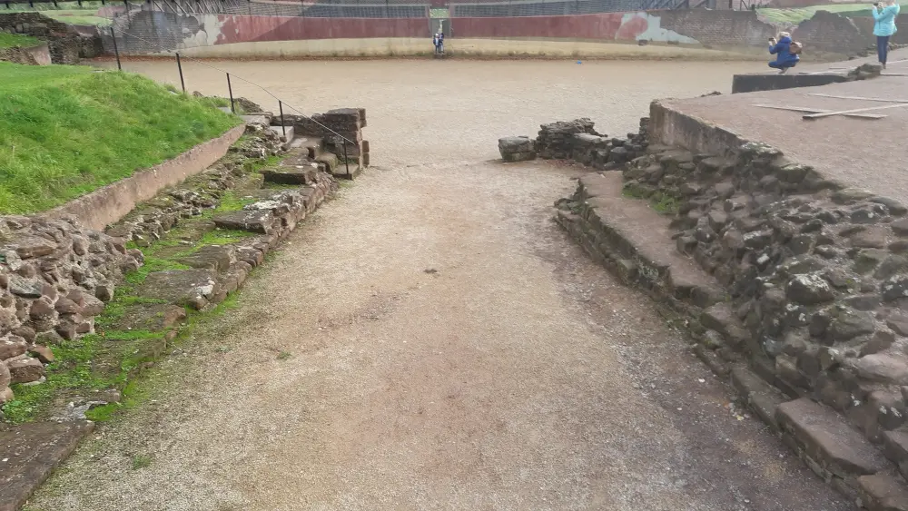 Photo de Restes d'amphithéâtre romain - Historic England