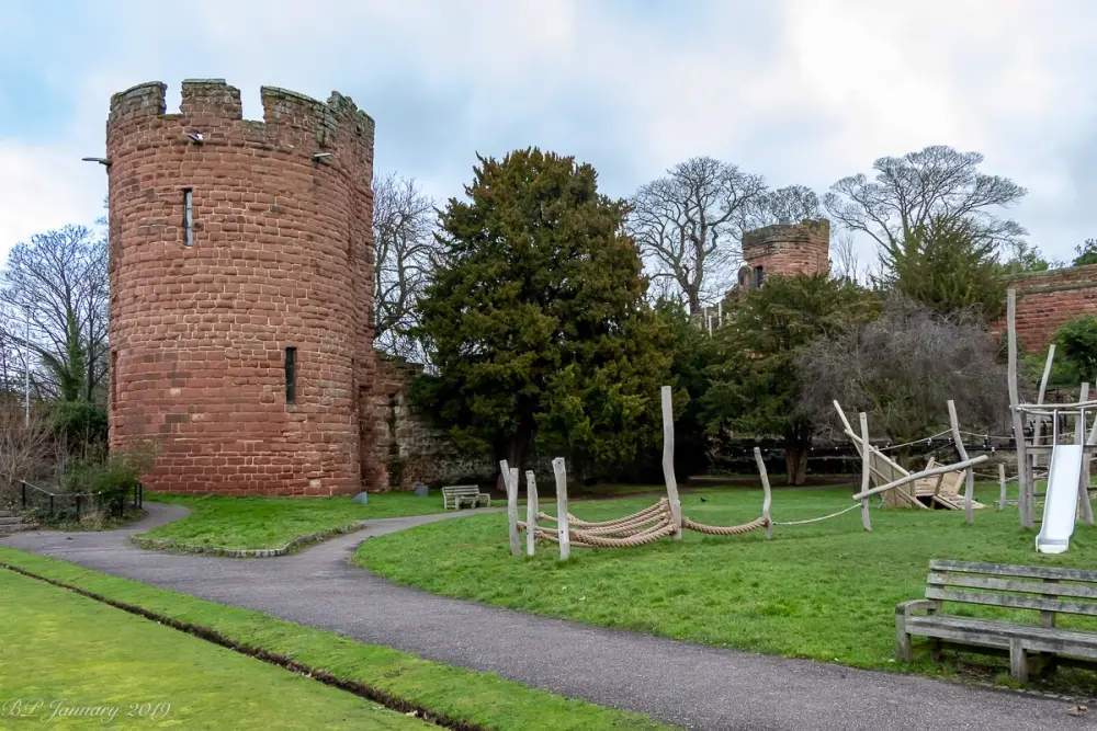 Photo de Mur et château d'eau - Historic England