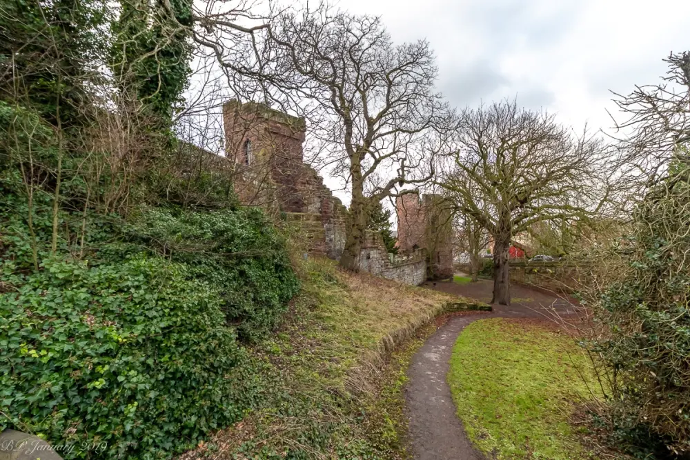 Photo de Mur et château d'eau - Historic England