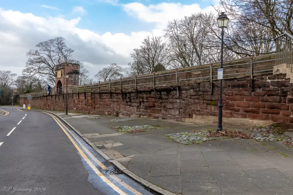 Photo de Une partie du mur de la ville du salon de Pembertons à la porte de St Martins (non incluse) - Historic England