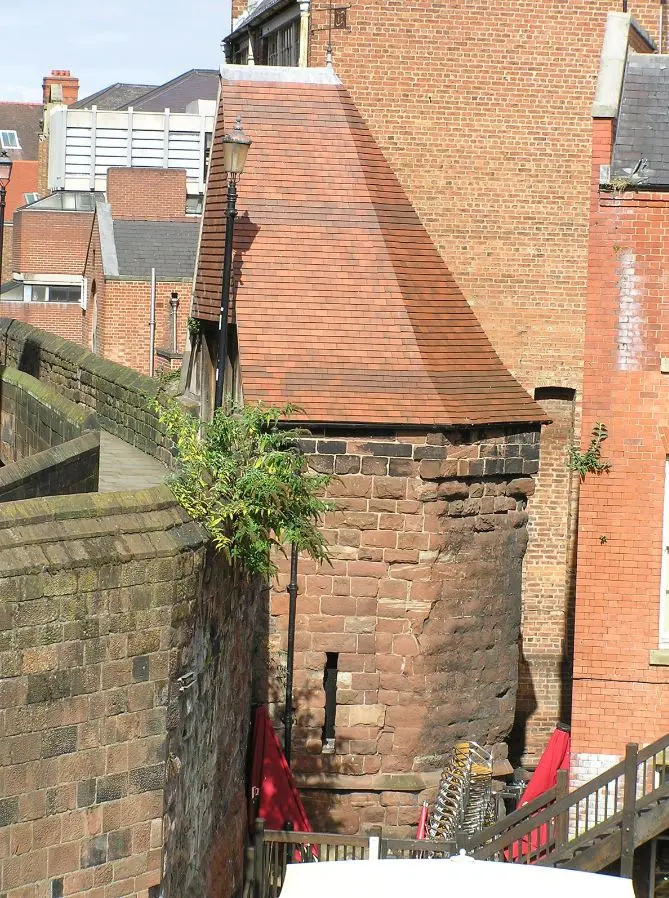 Foto von DimbleBys Tower - Historic England
