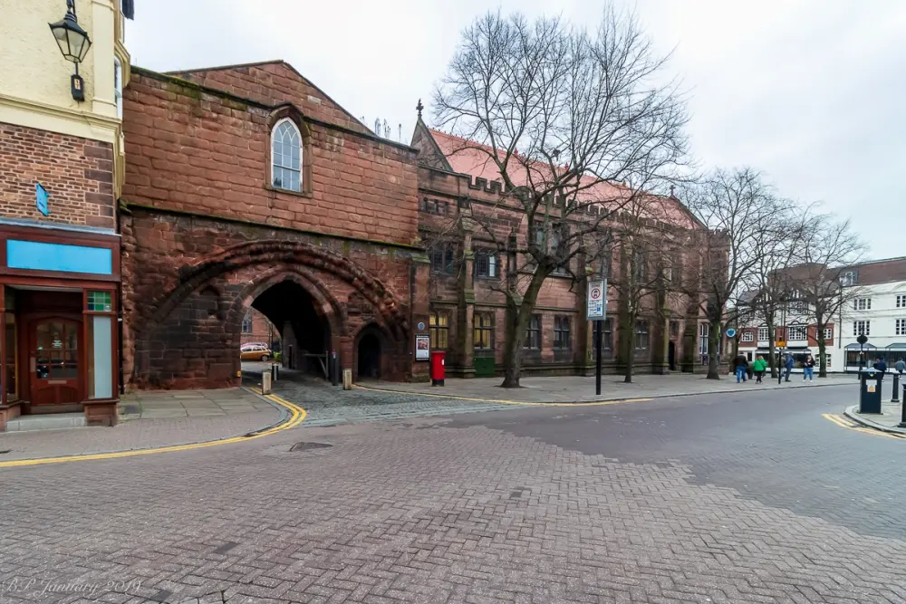 Foto von Abbey Gateway - Historic England / Barrie Price