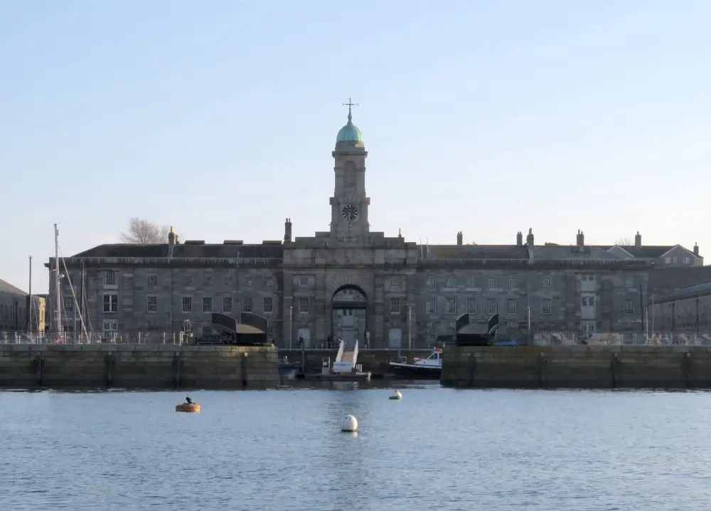 Foto von Melville, Royal William Victualling Hof - Historic England / Ernie Stanton