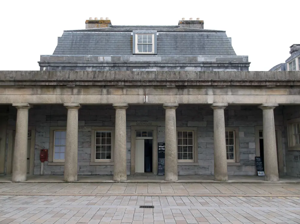Foto von Polizeigebäude, Royal William Opfer Hof - Historic England