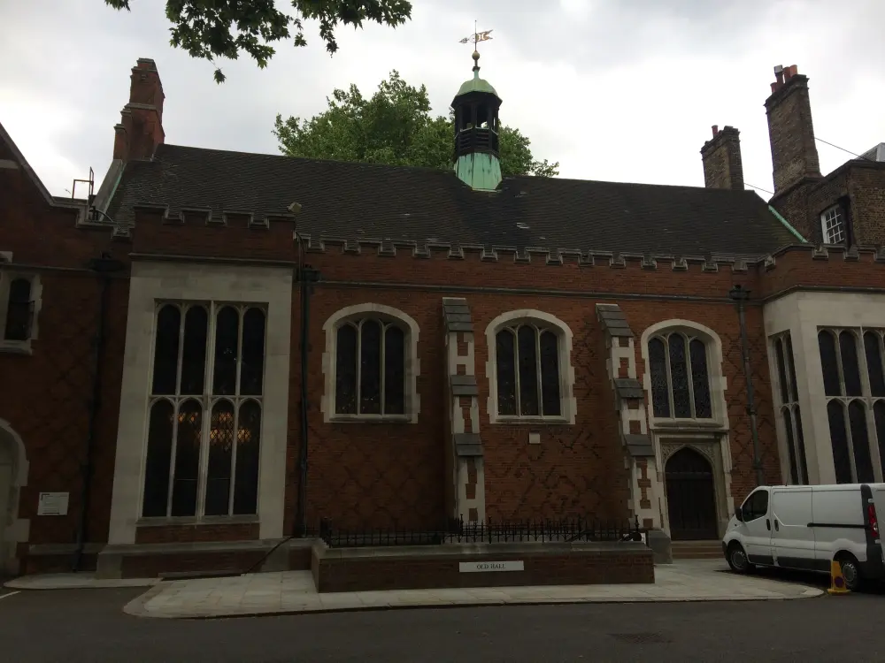 Foto von Alte Halle und angeschlossenes Tor - Historic England