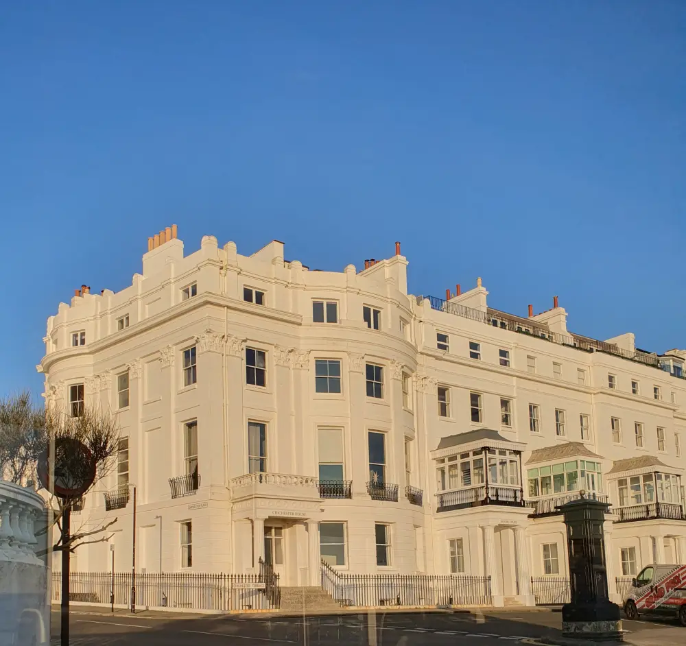 Photo de Nombres 1-14 et Chichester House et garde-corps attachés - Historic England