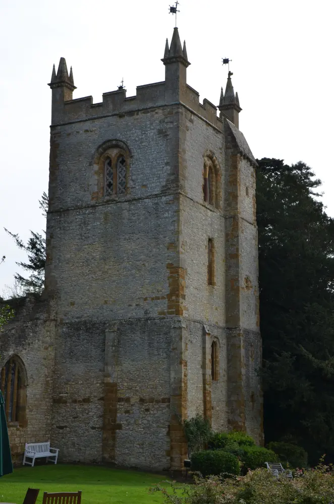 Photo de Ancienne Église de Holy Trinity - Historic England