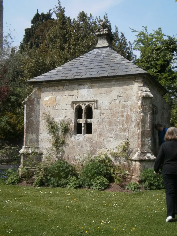 Foto de La casa del pozo a unos 35 metros al norte del palacio del obispo - Historic England / Amanda  Hooper