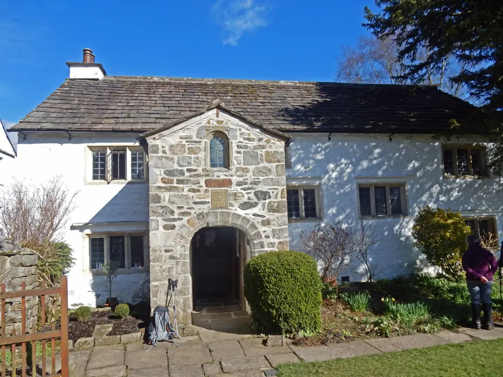 Foto de La casa de reuniones de amigos y la cabaña contigua al oeste - Historic England / Stephanie Wiggins