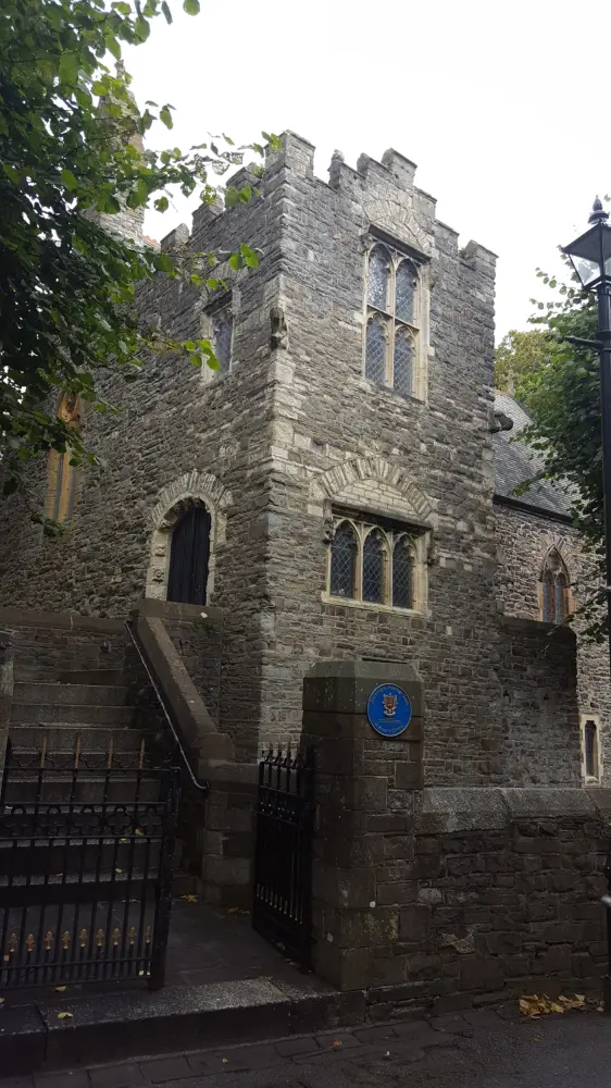Foto de Capilla de St Anles y Old Grammar School Museum, incluyendo paredes y puertas y muelles - Historic England / Heather Gordon