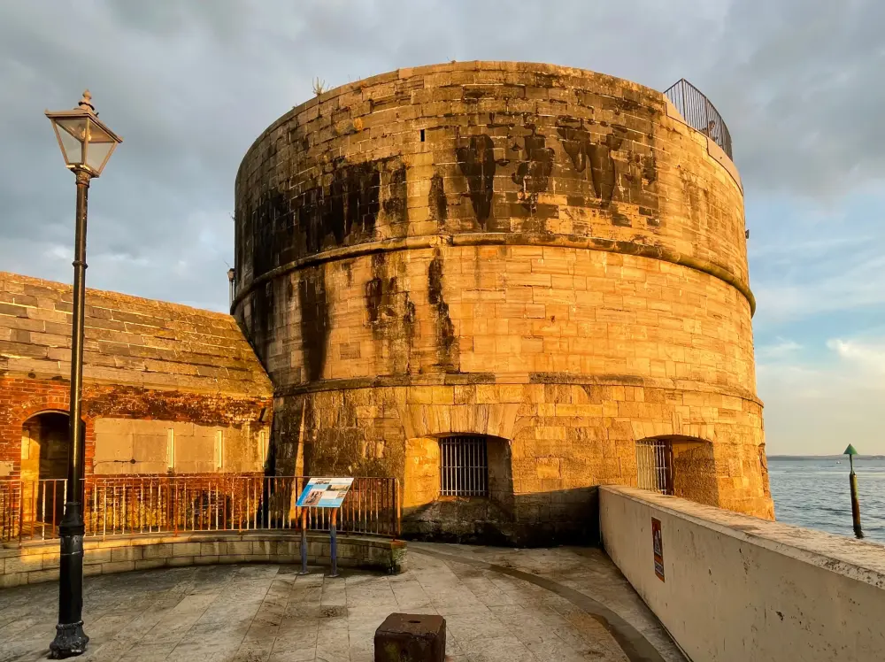 Foto de La torre redonda - Historic England / paul davis