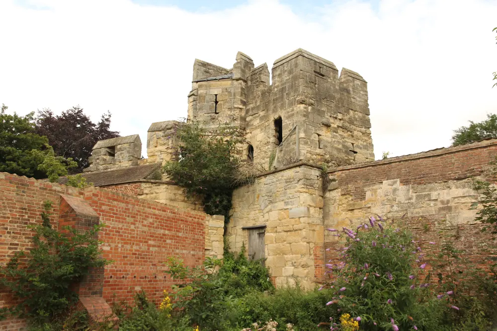 Foto de Cerrar la pared y la torre en el jardín del número 10
Cerrar la pared y la torre en el jardín del número 2
Cerrar la pared y la torre en el jardín del número 25 - Historic England