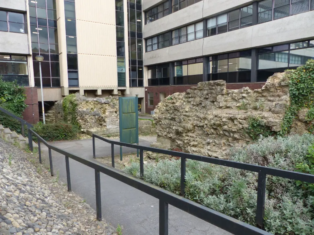 Foto von Colonia Mauer und Western Gate - Historic England / David Dunford