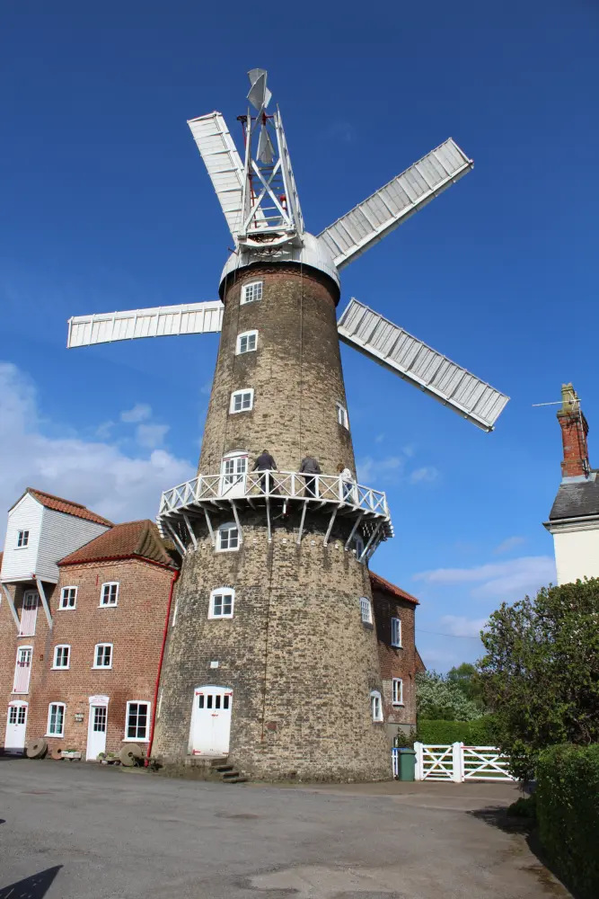 Foto von Maud Foster Windmühle und Getreidespeicher - Historic England / David Lovell