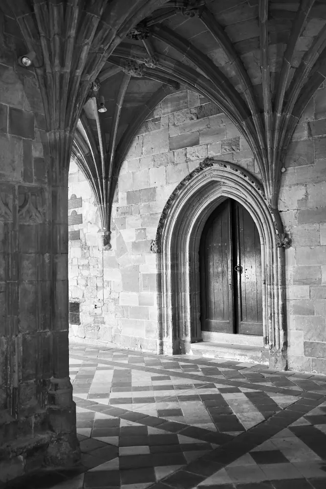 Photo de Cathédrale de St Mary: Cloister Range, Chapter House et Undercroft avec réfectoire - Historic England