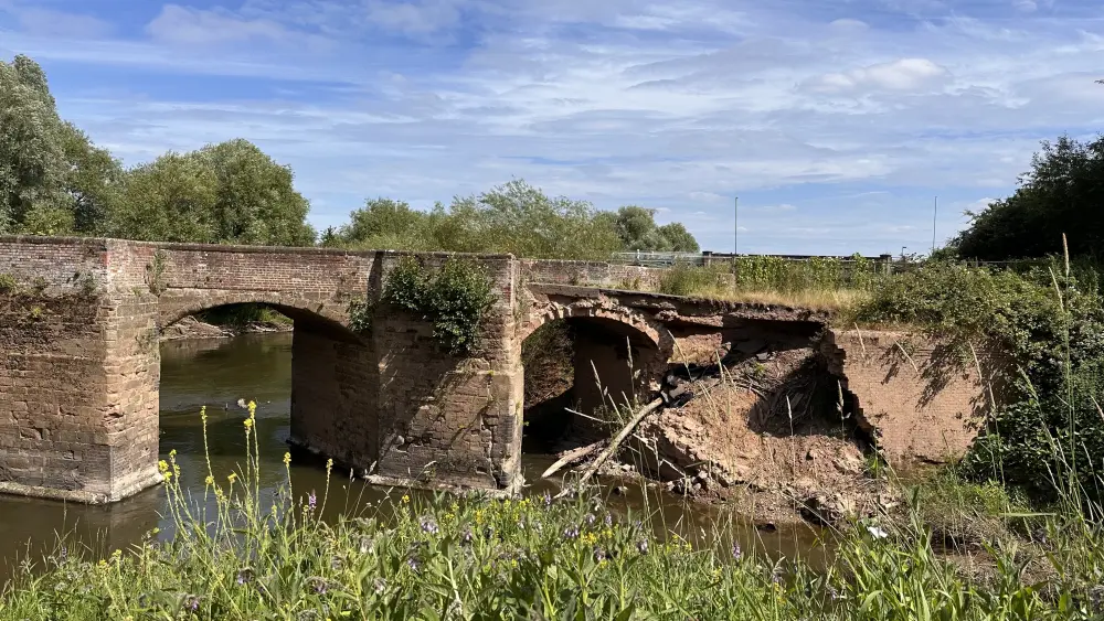 Photo de Pont Powick Old Bridge - Historic England
