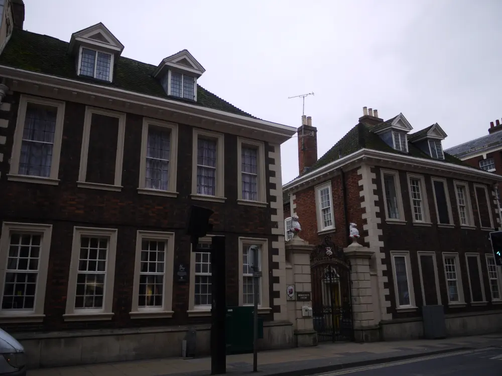 Photo de Hôpital de Berkeley: hospices avec gatelodges, piles et portes - Historic England