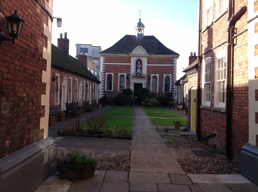 Photo de Hôpital de Berkeley: hospices avec gatelodges, piles et portes - Historic England