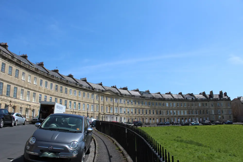 Photo de NOS 1-20 (CONSEC) et balustrades et renversements attachés - Historic England