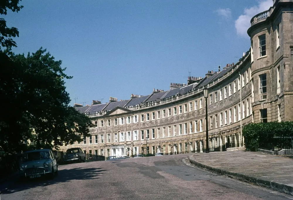 Photo de NOS 1-20 (CONSEC) et balustrades et renversements attachés - Historic England