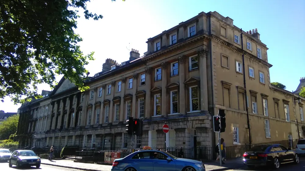 Foto von 21-27, Queen Square (Details finden Sie weiterhin Informationen) - Historic England / Heather Gordon