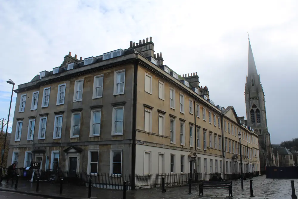 Foto de Casa georgiana y barandas adjuntas - Historic England