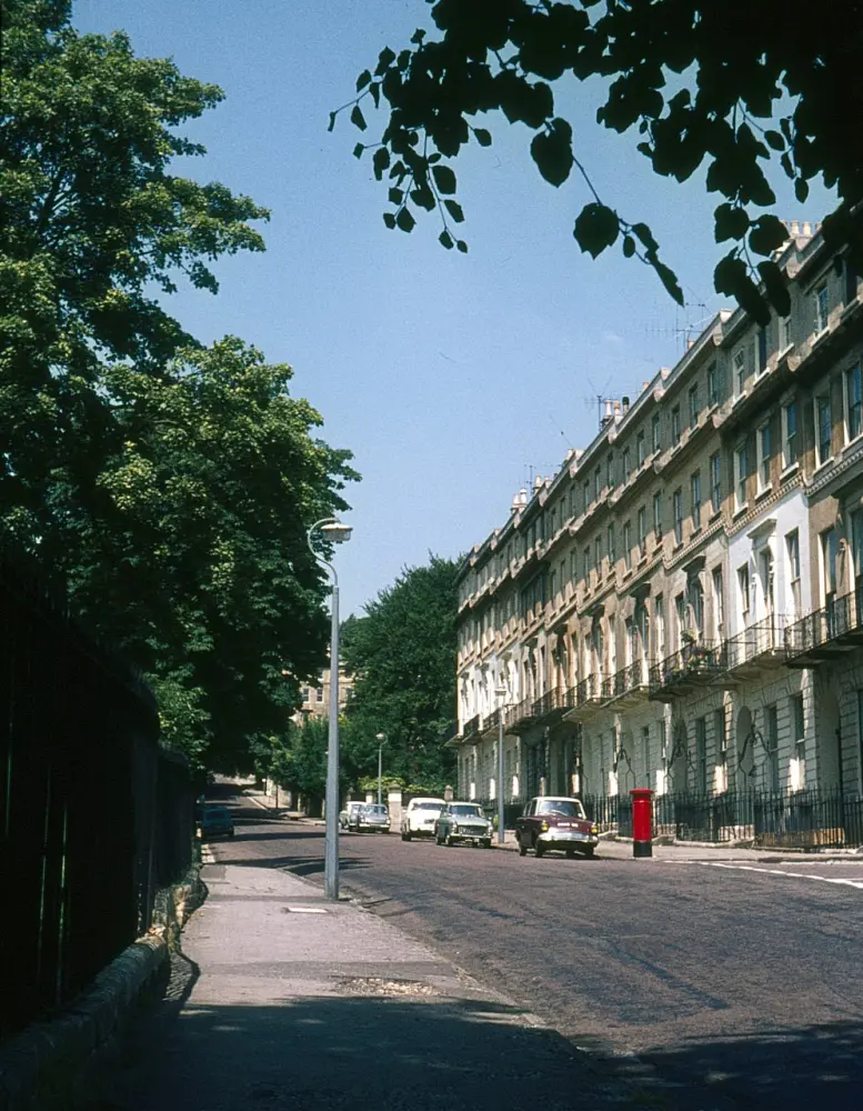 Foto de Nos. 3-13 (consec) y barandas y derrocas adjuntos - Historic England