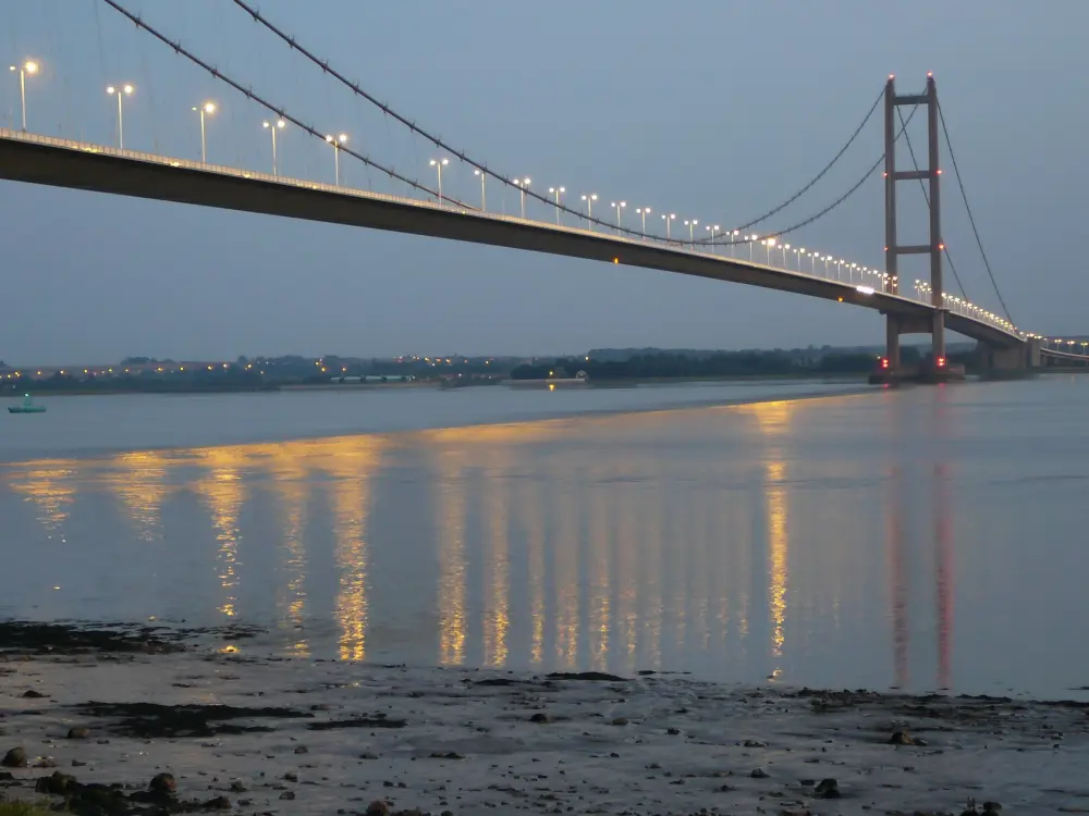 Foto de El puente Humber - Historic England / Frank & Julie Minshull
