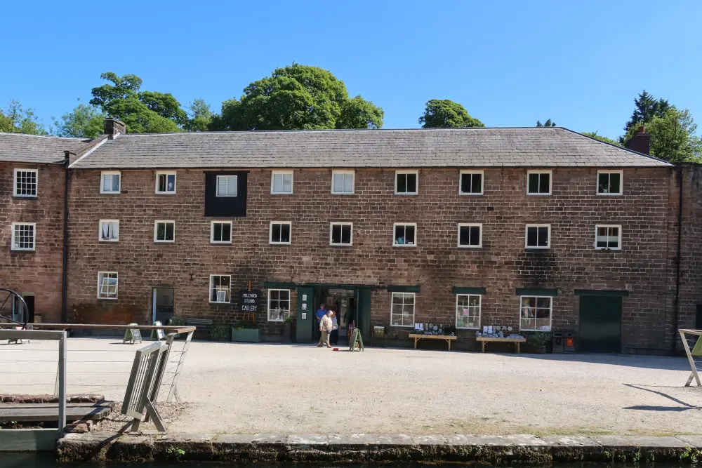 Photo de Bâtiments 14, 15, 16 et la liaison du pont à Cromford Mill - Historic England