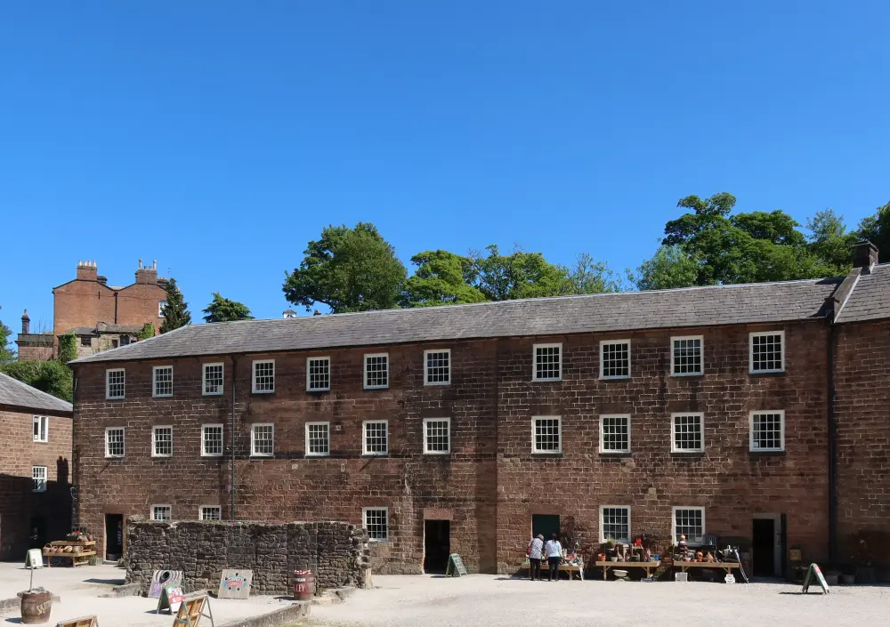 Photo de Bâtiments 14, 15, 16 et la liaison du pont à Cromford Mill - Historic England